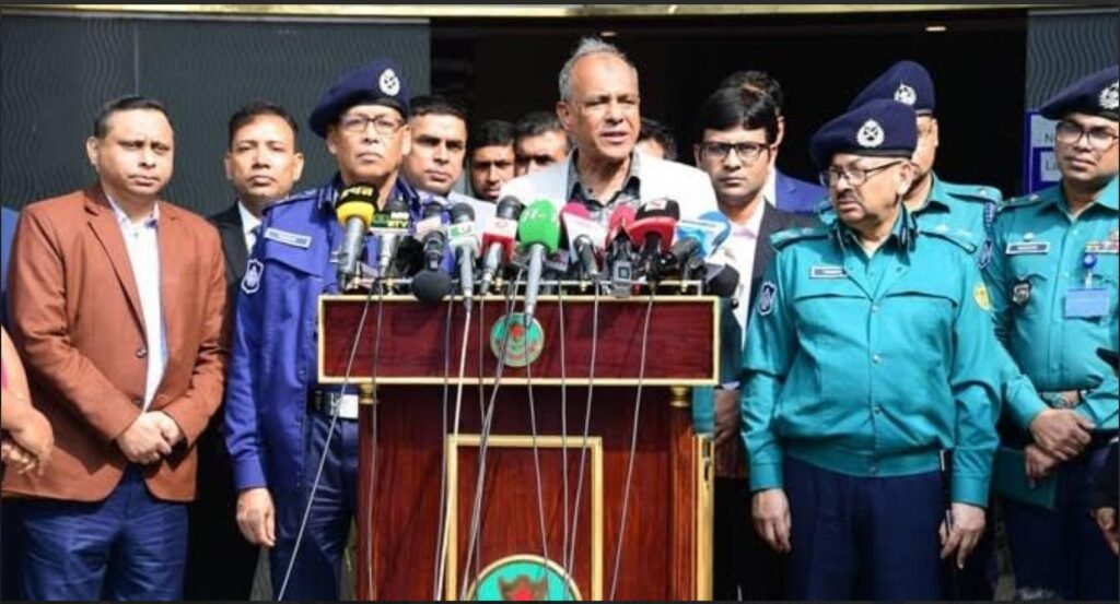 Hello Bangla News | ডিবি সিভিল ড্রেসে কাউকে আটক করতে পারবে না: স্বরাষ্ট্র উপদেষ্টা ডিবি কার্যালয়ে আয়না ঘর বা ভাতের হোটেল বলে কিছুই থাকবে না।